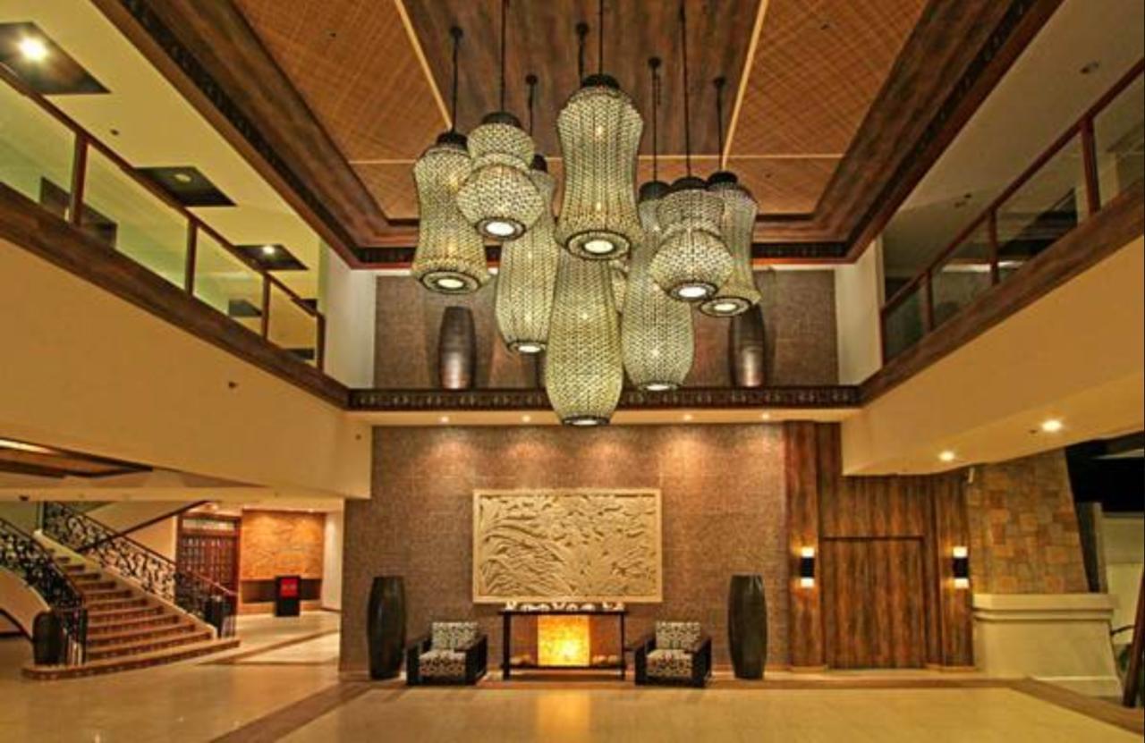 The Bellevue Resort Panglao Εξωτερικό φωτογραφία The lobby of the hotel
