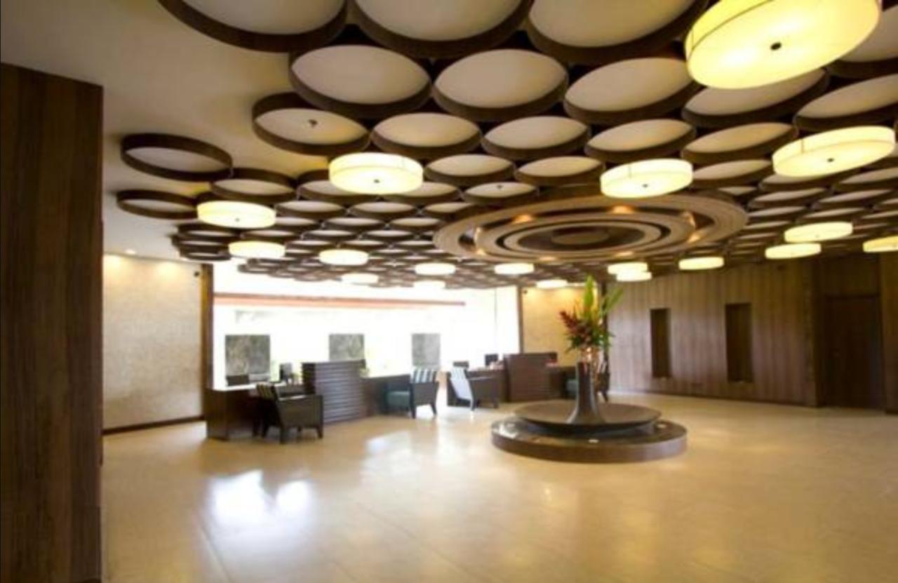 The Bellevue Resort Panglao Εξωτερικό φωτογραφία The lobby of the hotel
