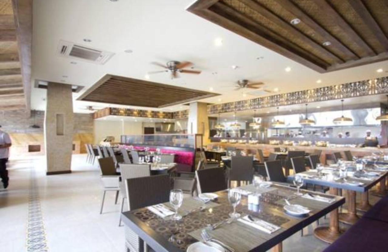 The Bellevue Resort Panglao Εξωτερικό φωτογραφία The interior of the restaurant