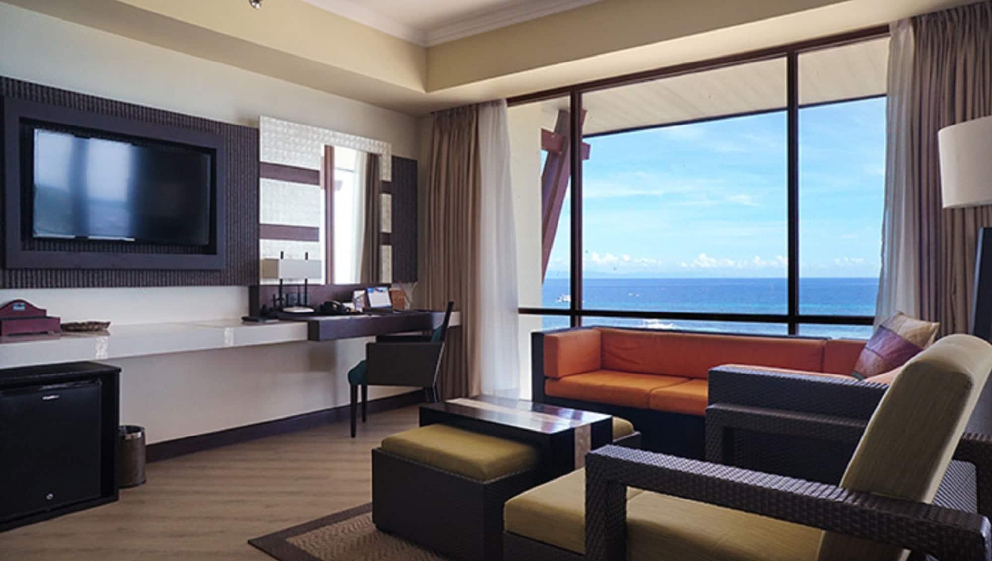 The Bellevue Resort Panglao Εξωτερικό φωτογραφία A suite at the Hilton San Diego Bayfront