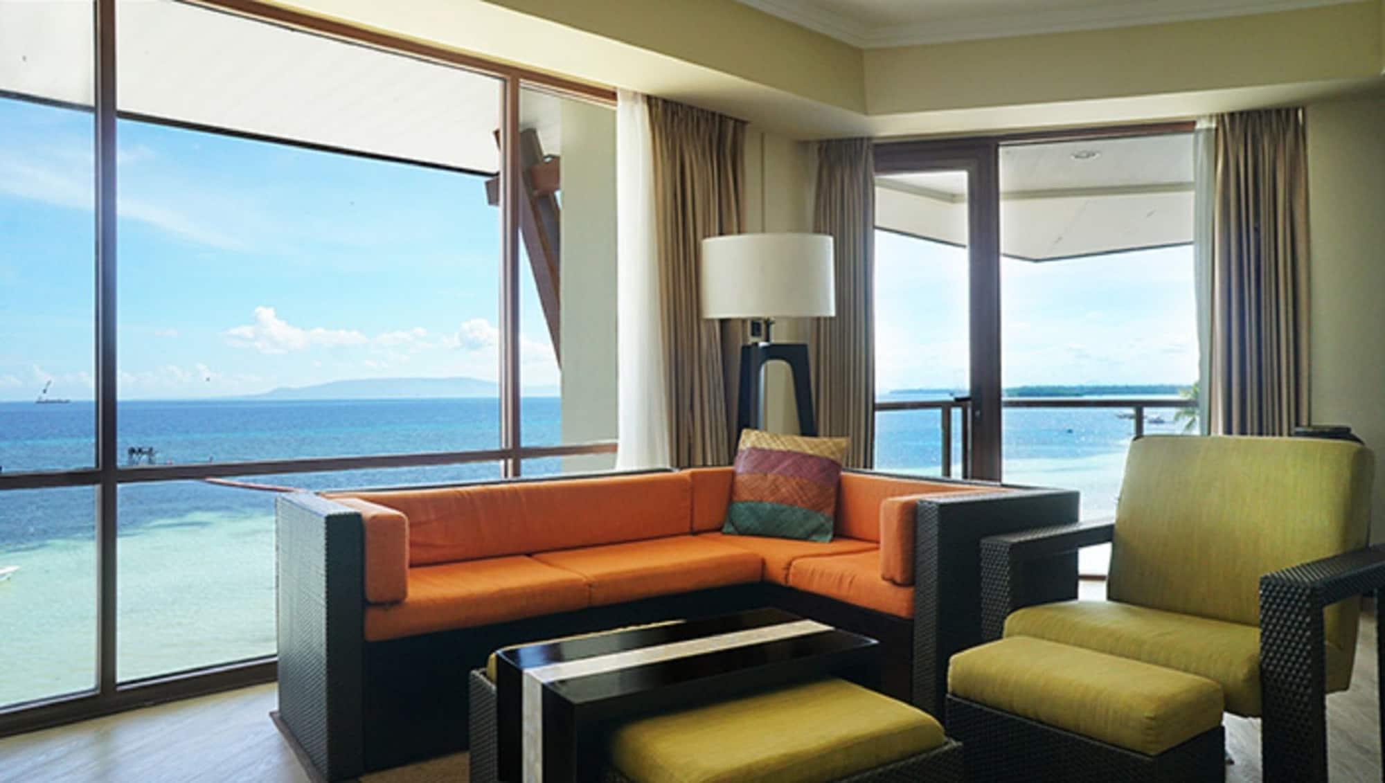 The Bellevue Resort Panglao Εξωτερικό φωτογραφία A living room at the Shangri-La at the Fort