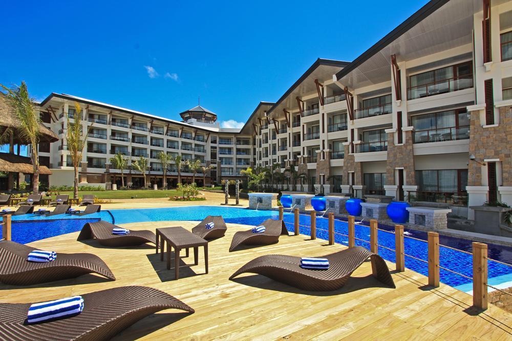 The Bellevue Resort Panglao Εξωτερικό φωτογραφία The pool at the Radisson Blu Hotel Cebu