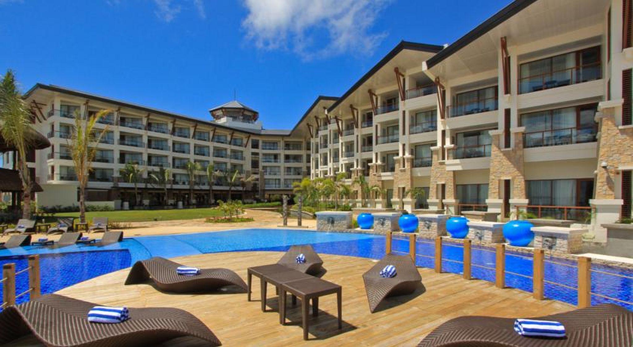 The Bellevue Resort Panglao Εξωτερικό φωτογραφία The pool at the hotel
