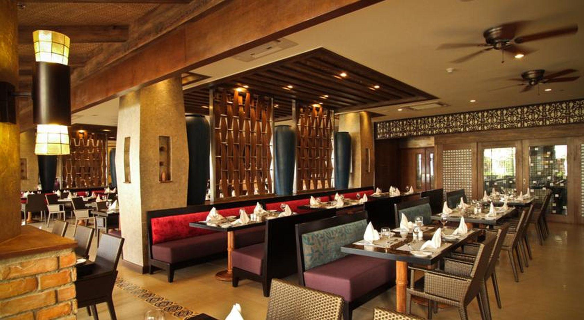 The Bellevue Resort Panglao Εξωτερικό φωτογραφία The interior of a restaurant
