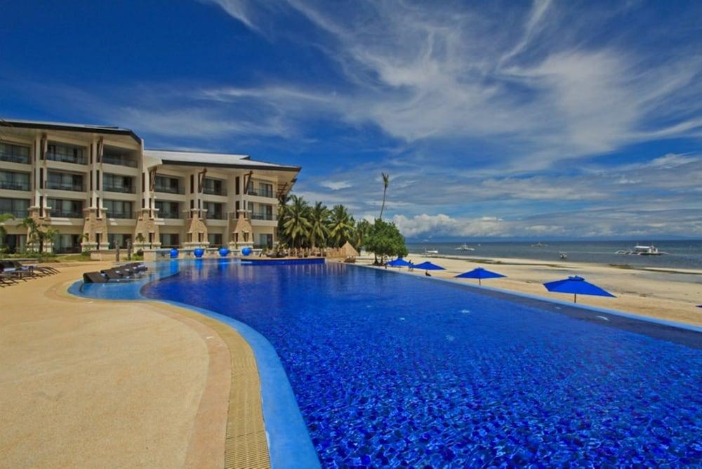 The Bellevue Resort Panglao Εξωτερικό φωτογραφία The swimming pool at the Shangri-La Hotel, Mactan Resort