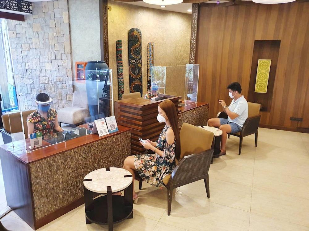 The Bellevue Resort Panglao Εξωτερικό φωτογραφία The lobby of the hotel